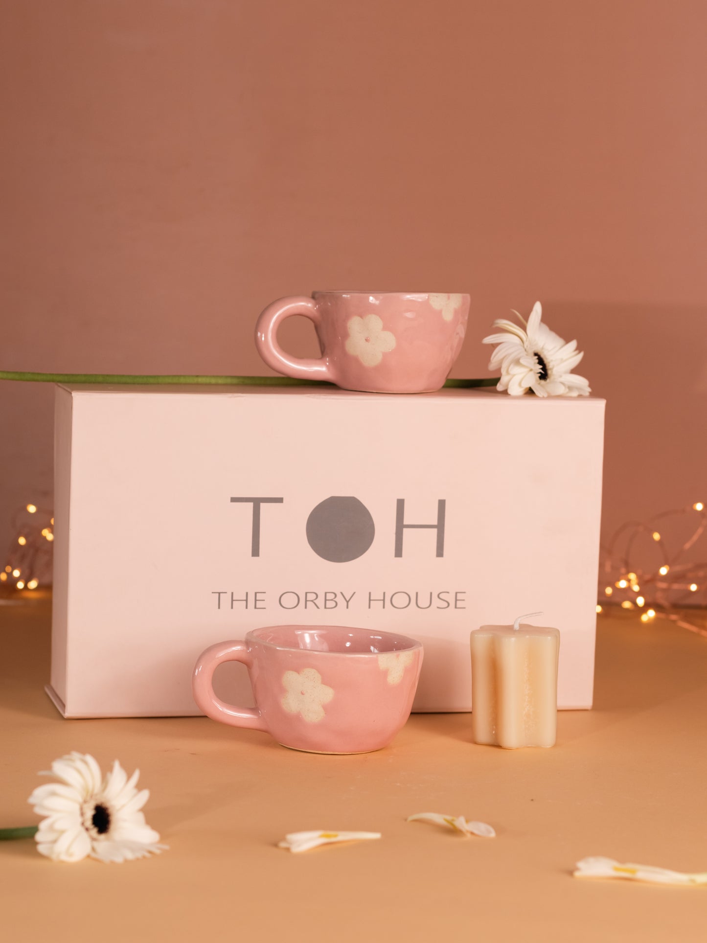 Set of 2 Pretty in Pink Ceramic Mugs & Daisy Flower Scented Pillar Candle Gift Bundle