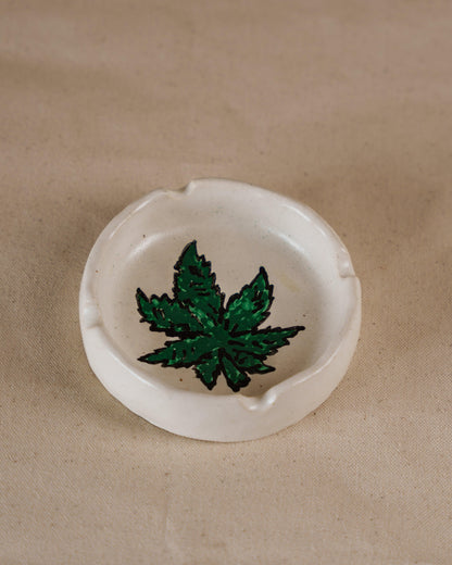 Ash Tray with Hand Painted Leaf (black/white)