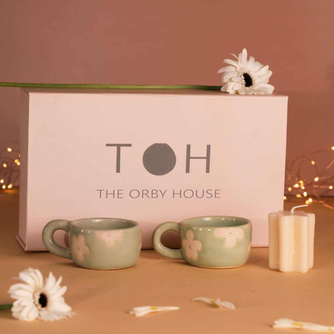 Pastel Harmony: 2 Ceramic Mugs & Daisy Flower Scented Candle Gift Set