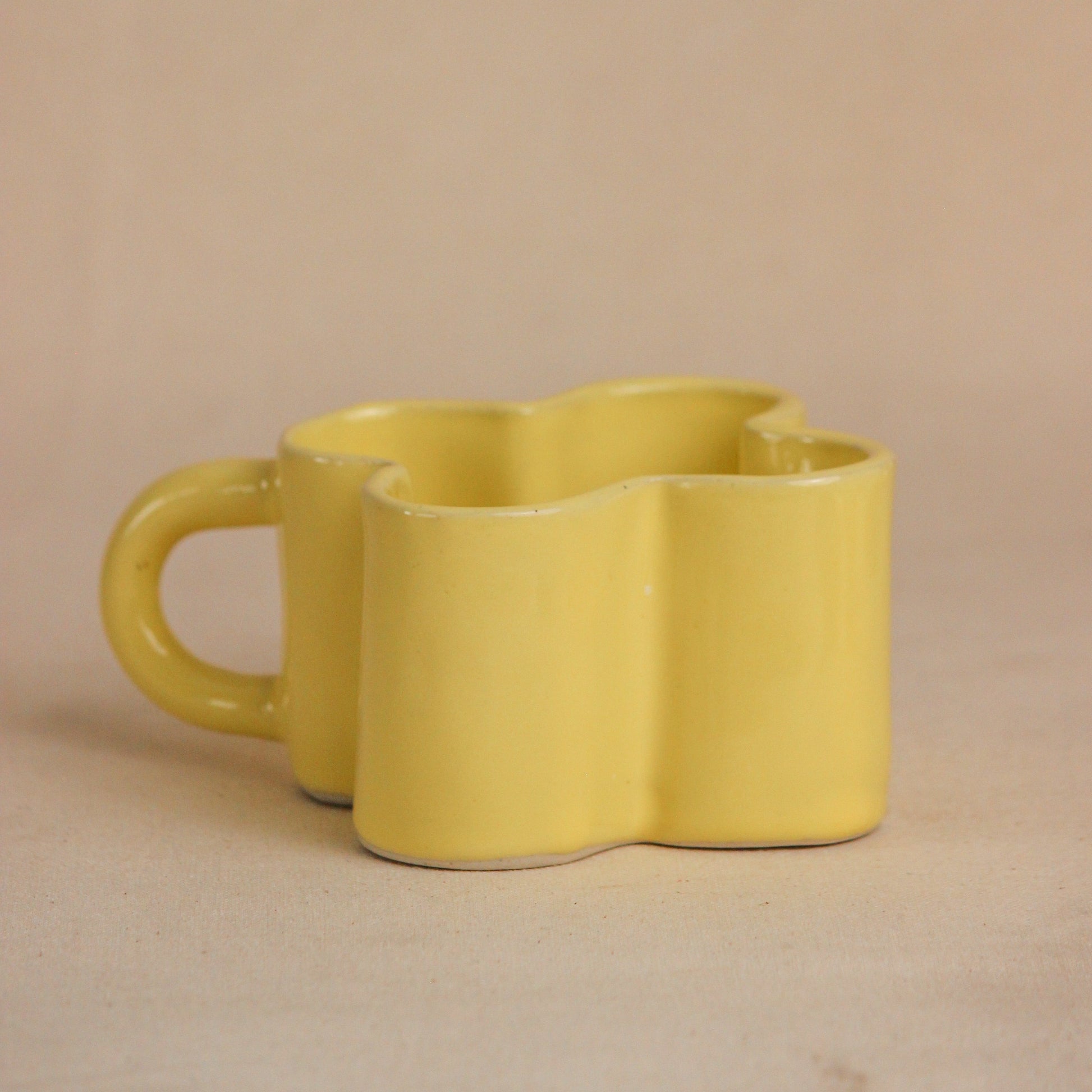 Premium Yellow Daisy Flower-Shaped Ceramic Cappuccino Mug for Coffee, Tea or Milk